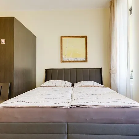 Apartment Halkova Studio *